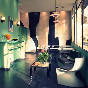 https://hotel-le-belvedere-arles.fr-provencehotel.com